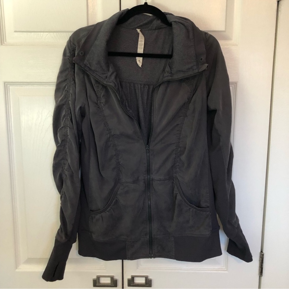 Grey Lululemon Cool Down Reversible Jacket Size 10 - image 8